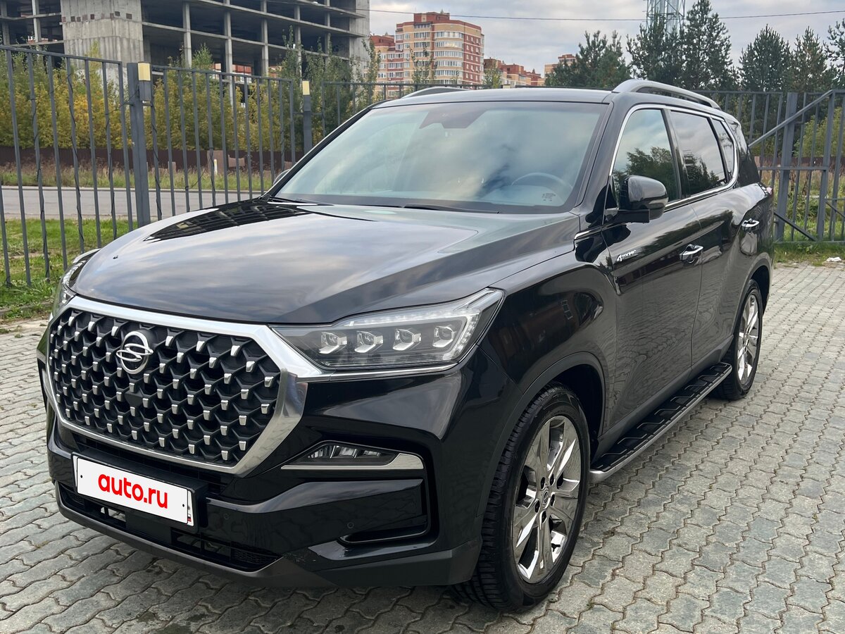 Салон обновленного внедорожника SsangYong Rexton