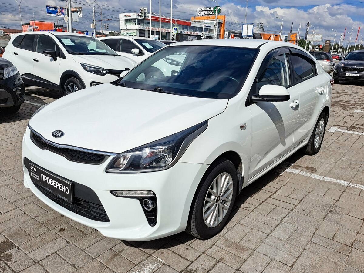 Купить б/у Kia Rio IV 1.6 AT (123 л.с.) бензин автомат в Уфе: белый Киа ...