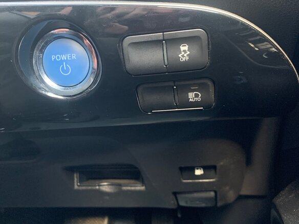 2020 Toyota Prius IV Рестайлинг (XW50), серый, 1950000 рублей - вид 34