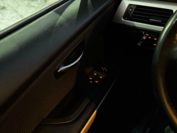 2011 BMW 3 серии 318i V (E90/E91/E92/E93) Рестайлинг, чёрный, 1159000 рублей - вид 20