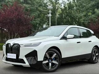 2023 BMW iX xDrive40 I (I20), белый, 9290000 рублей, вид 2