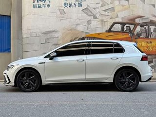 2023 Volkswagen Golf VIII, белый, 1800000 рублей, вид 3