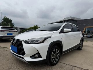 2022 Toyota Yaris IV, белый, 1244000 рублей, вид 1