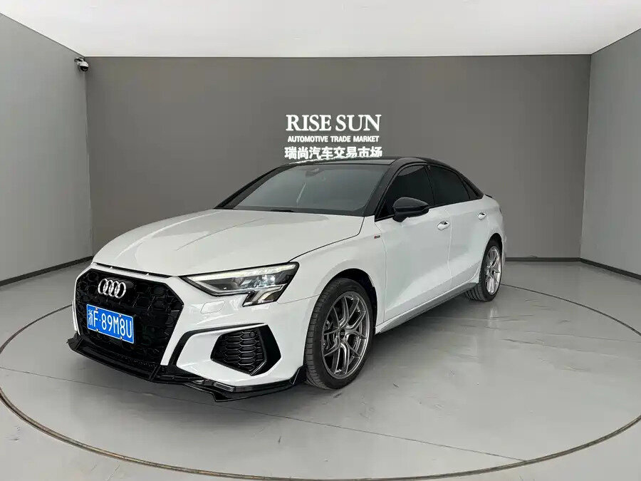 Audi A3 35 TFSI Long IV (8Y)