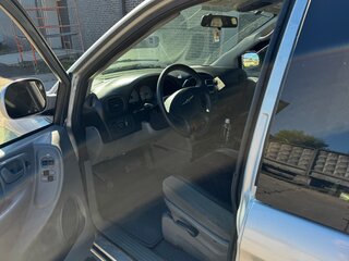 2005 Chrysler Town & Country IV Рестайлинг, серебристый, 617000 рублей, вид 2