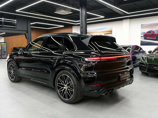 2026 Porsche Cayenne III Рестайлинг, чёрный, 17500000 рублей, вид 4