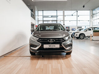 2026 Lada (ВАЗ) Vesta I Рестайлинг (NG), серый, 1705000 рублей, вид 2