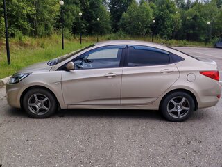2013 Hyundai Solaris I, бежевый, 549990 рублей, вид 4