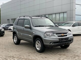 2016 Chevrolet Niva I Рестайлинг, серый, 700000 рублей, вид 3