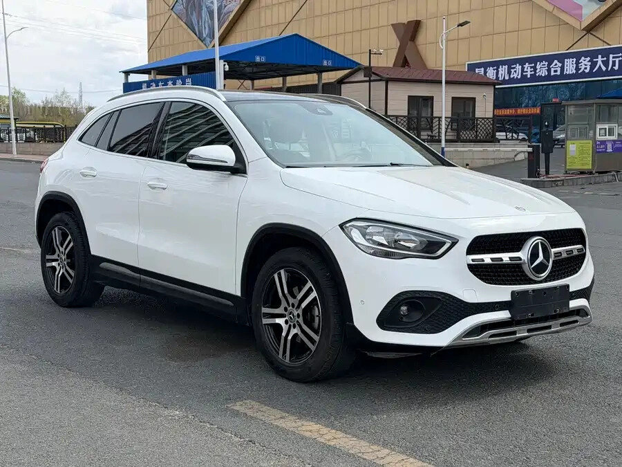 Mercedes-Benz GLA 180 II (H247)