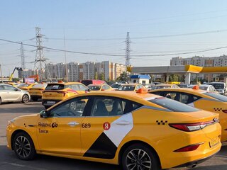 2023 JAC J7 I, жёлтый, 795000 рублей, вид 2