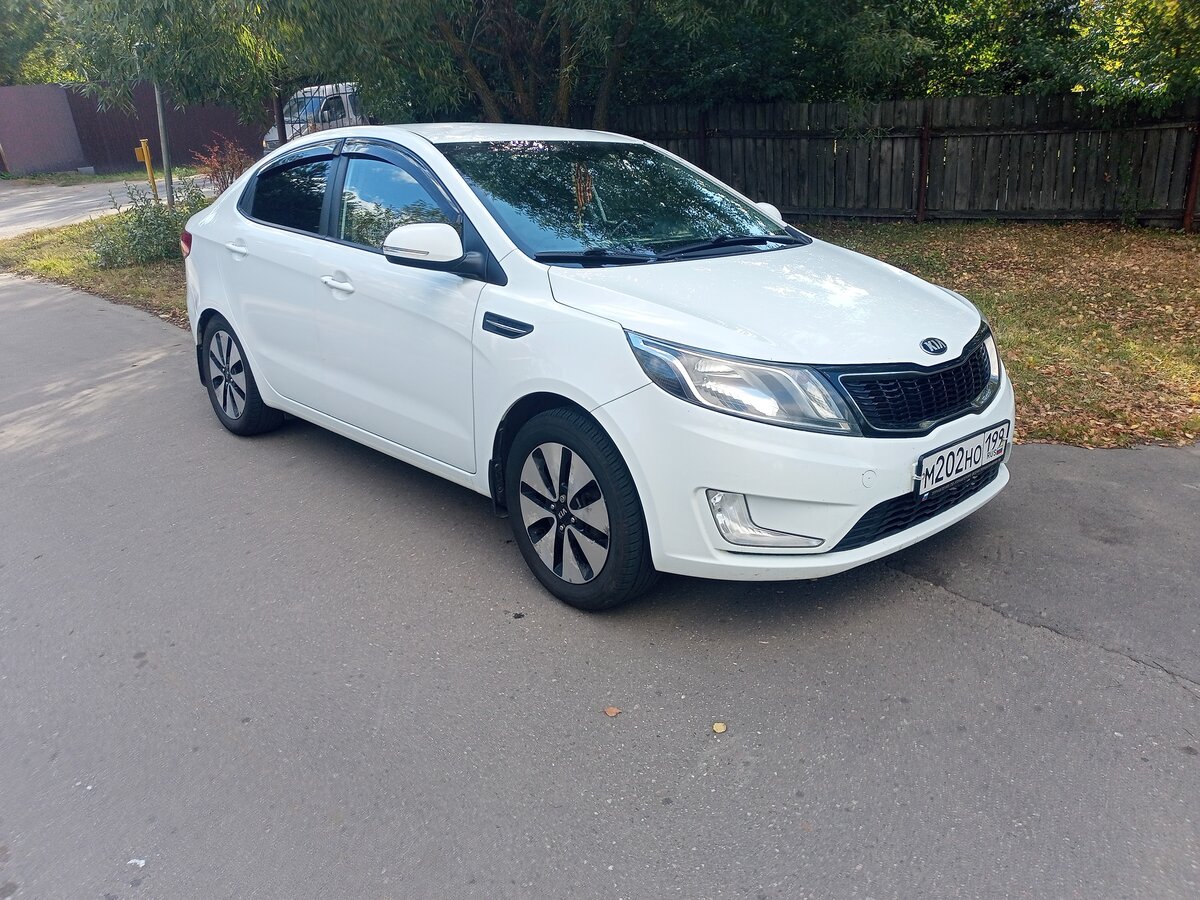 Kia Rio 2013 золотистый