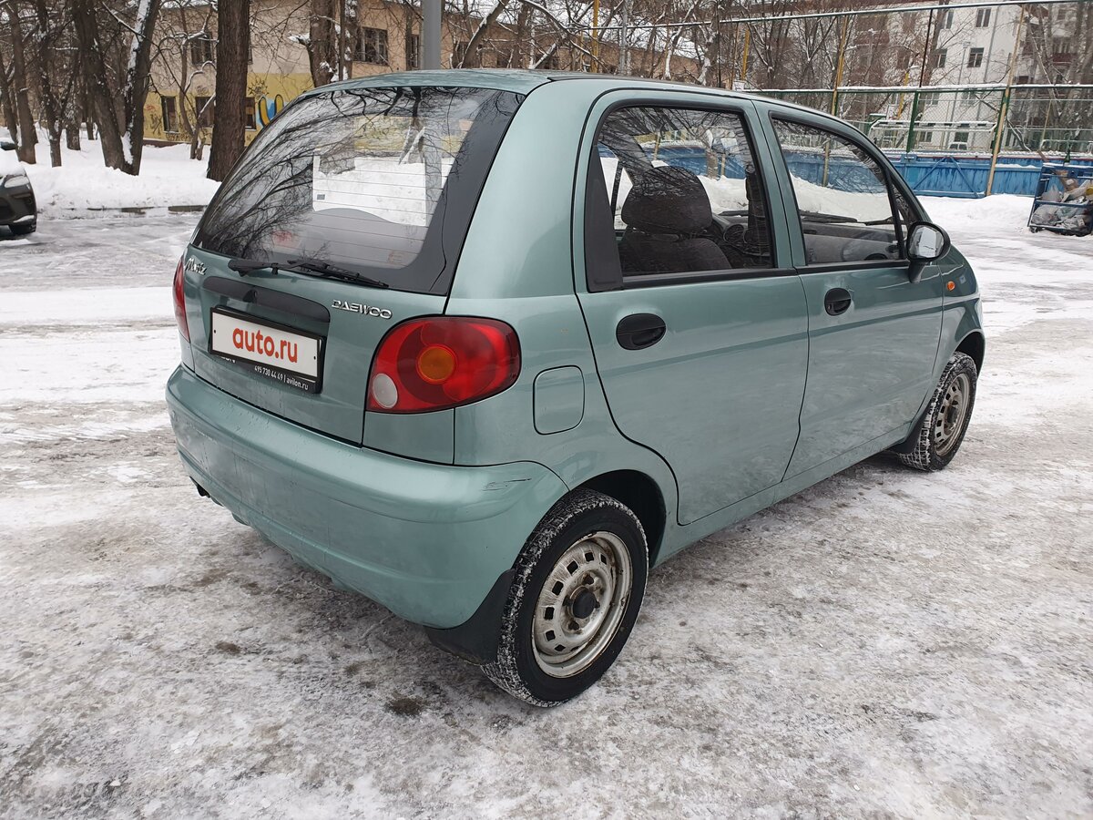 Зеленый матиз с ресничками