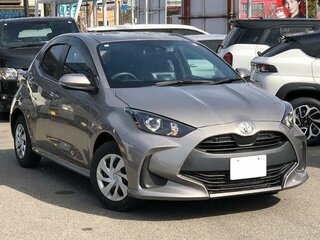 2023 Toyota Yaris IV, серый, 850000 рублей, вид 1