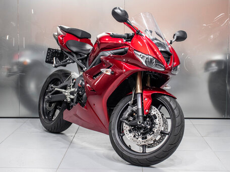 triumph daytona 675 red