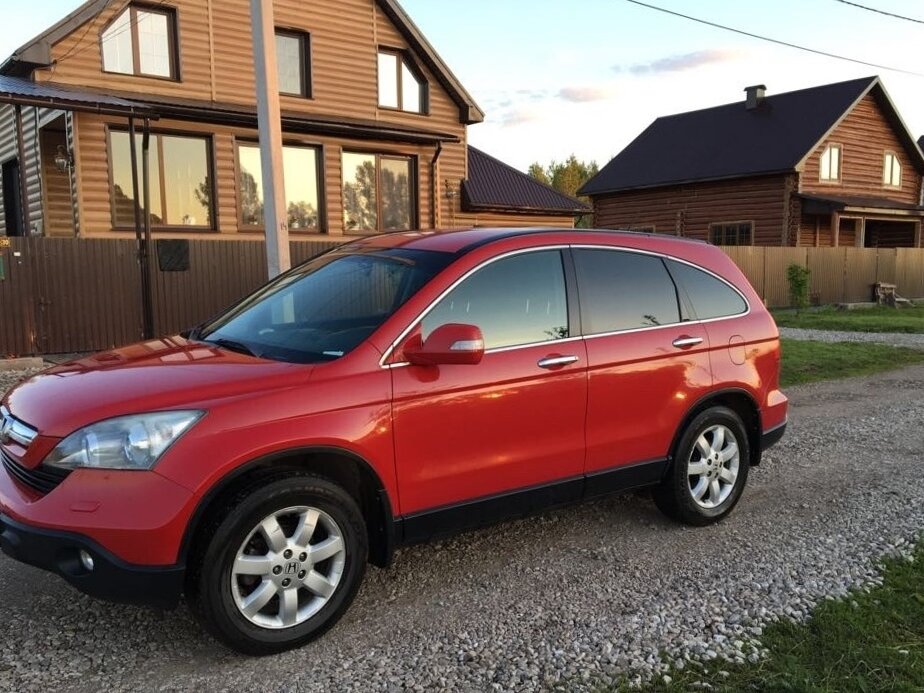 Honda CR V красная