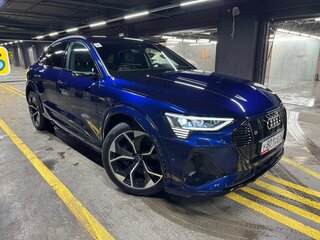 2021 Audi e-tron S Sportback, синий, 7000000 рублей, вид 3