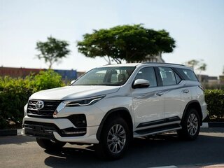 2025 Toyota Fortuner II Рестайлинг, белый, 8200099 рублей, вид 1