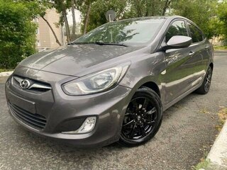 2013 Hyundai Solaris I, чёрный, 790000 рублей, вид 1