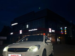 2009 Opel Astra H Рестайлинг, белый, 365000 рублей, вид 2
