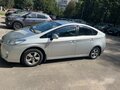 2010 Toyota Prius III (XW30), серебристый, 1050000 рублей - вид 3