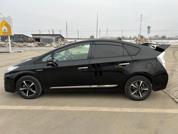 2011 Toyota Prius III (XW30), чёрный, 950000 рублей - вид 3