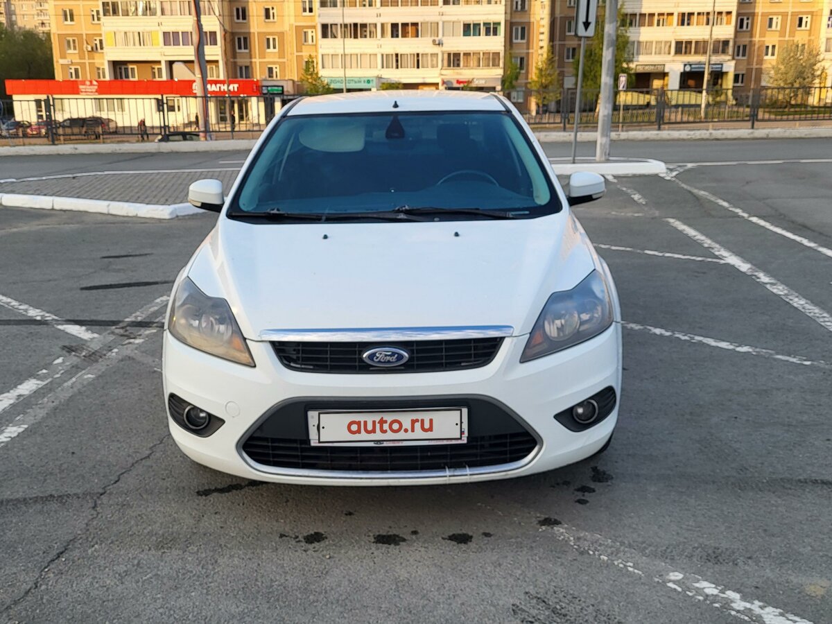 Ford Focus 2011 седан белый