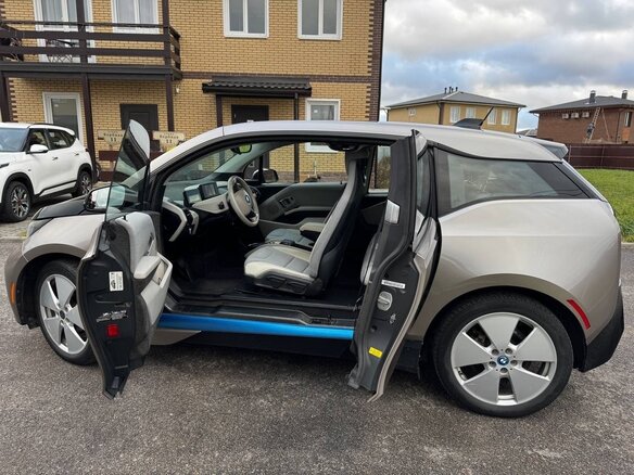Купить б/у BMW i3 I (I01) 60Ah Electro AT (125.0 кВт) электро автомат в ...