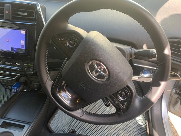 2020 Toyota Prius IV Рестайлинг (XW50), серый, 1950000 рублей - вид 13