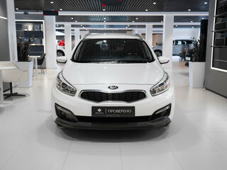 2016 Kia Ceed II Рестайлинг, белый, 1345000 рублей, вид 3