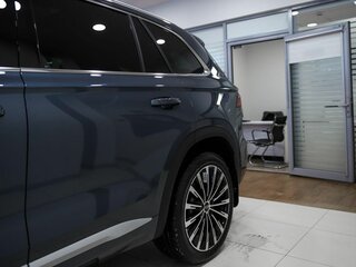 2026 Geely Monjaro I, серебристый, 4599990 рублей, вид 5