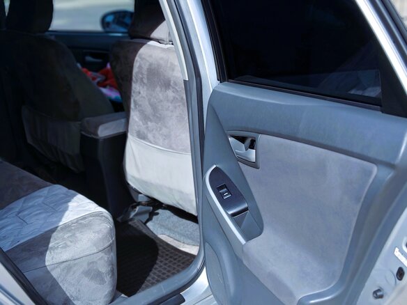 2010 Toyota Prius III (XW30), серый, 1030000 рублей - вид 18