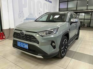 2021 Toyota RAV4 V (XA50), бежевый, 3000000 рублей, вид 1