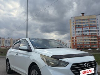 2018 Hyundai Solaris II, белый, 700000 рублей, вид 1