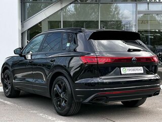 2024 Volkswagen Touareg III Рестайлинг, чёрный, 9800000 рублей, вид 4