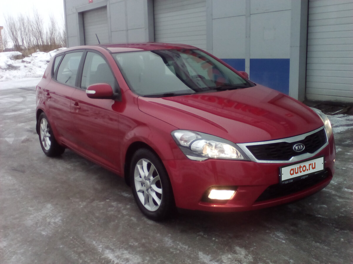 Красный Kia Ceed 2011