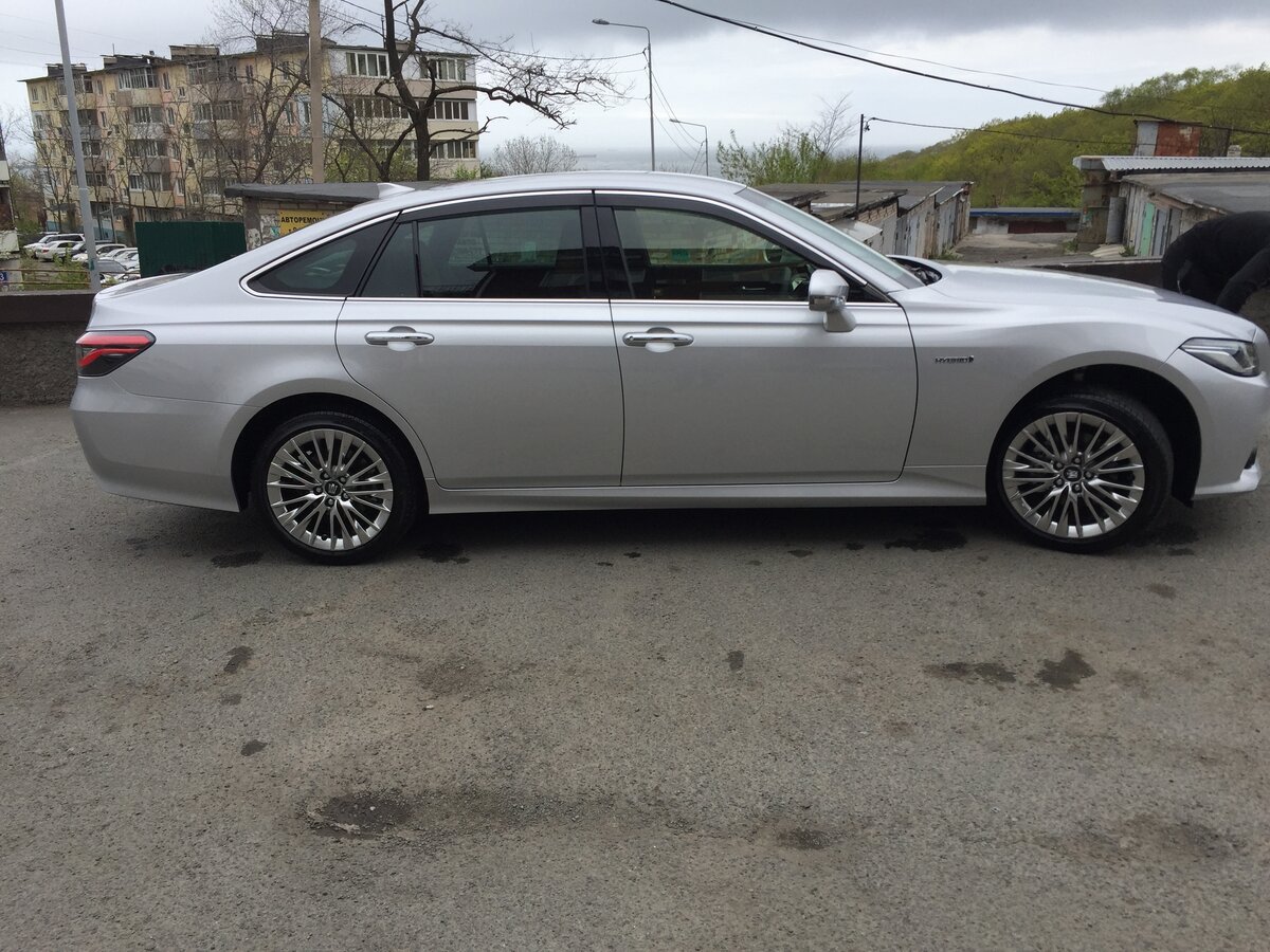 Toyota crown xv s220
