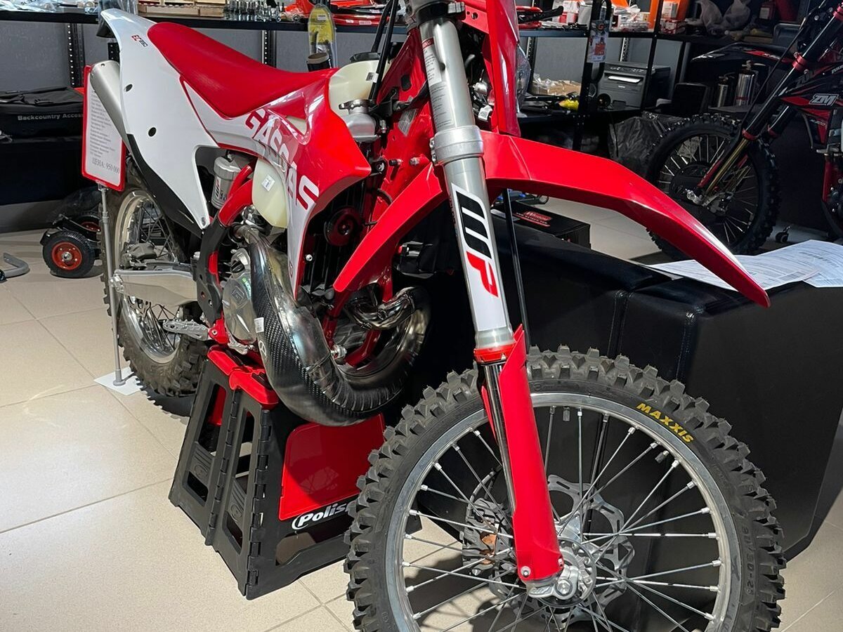 Купить б/у GAS GAS EC инжектор 6 прямых и задняя в Тюмени: красный ...