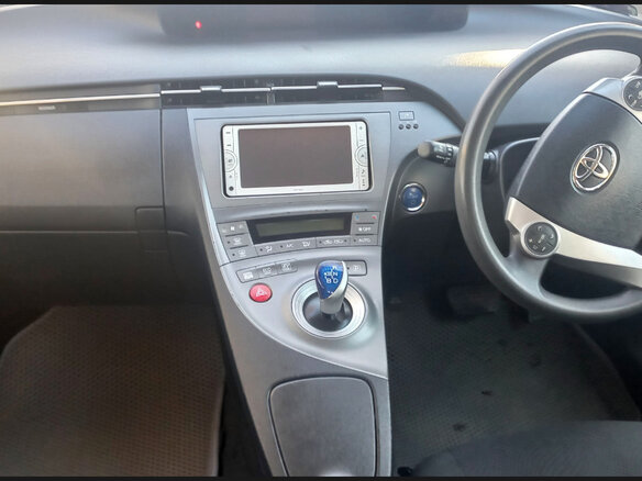 2014 Toyota Prius III Рестайлинг (XW30), розовый, 1250000 рублей - вид 16