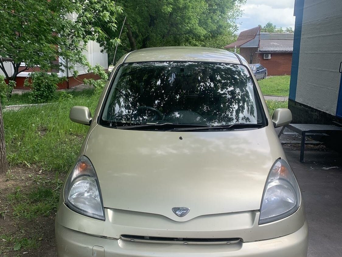 Тойота фанкарго 2000