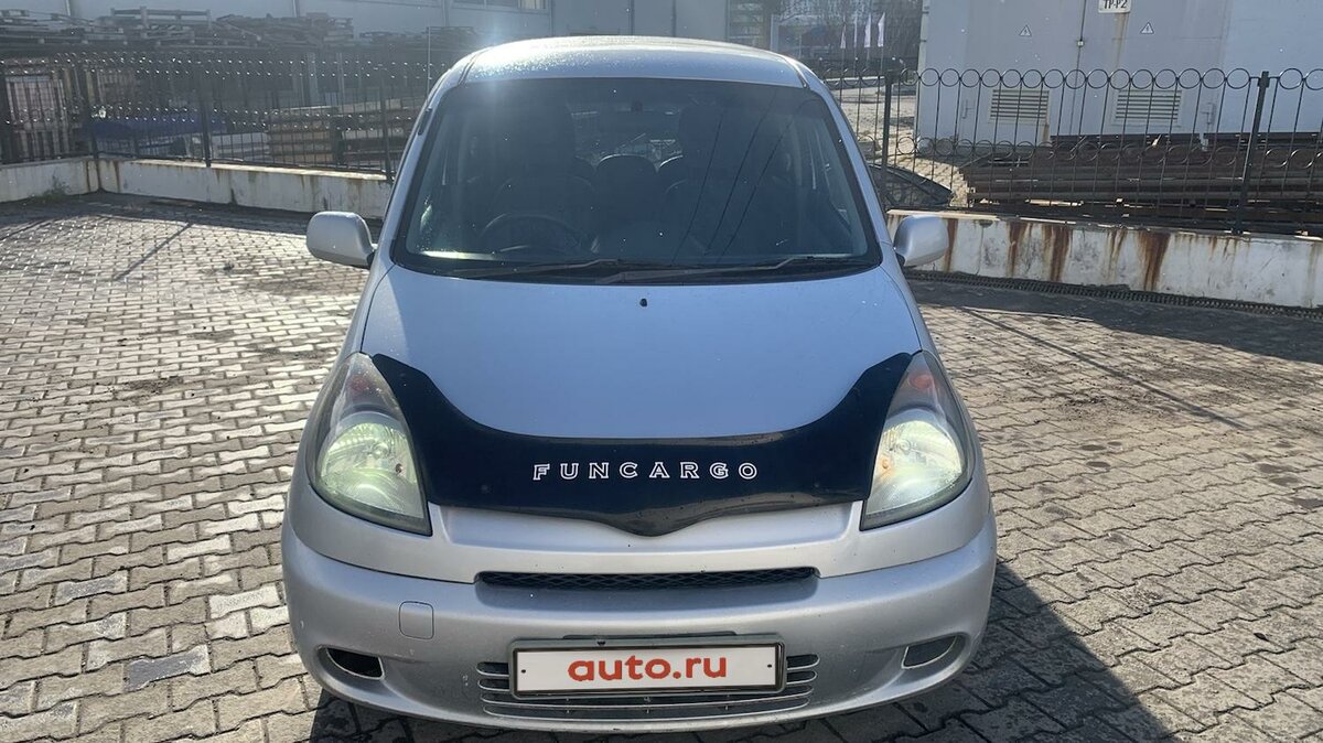 Тойота фанкарго 2000