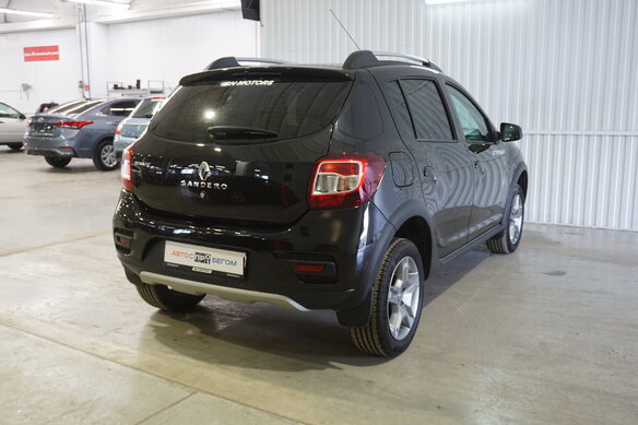 Купить б/у Renault Sandero II Рестайлинг Stepway 1.6 AT (102 л.с ...