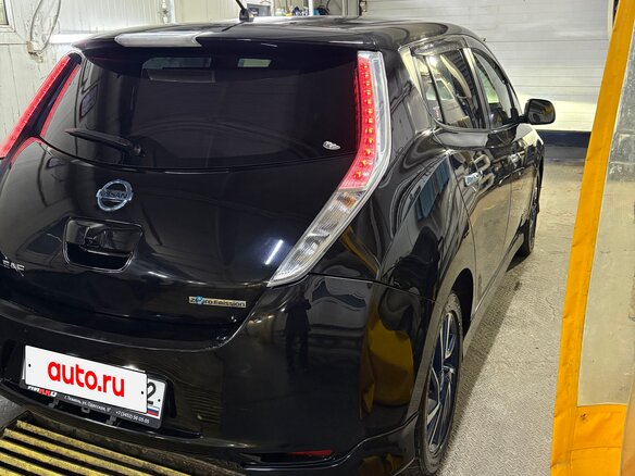 2015 Nissan Leaf 30kWh I (ZE0/AZE0), чёрный - вид 3