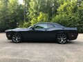 Чёрный dodge Challenger 2016