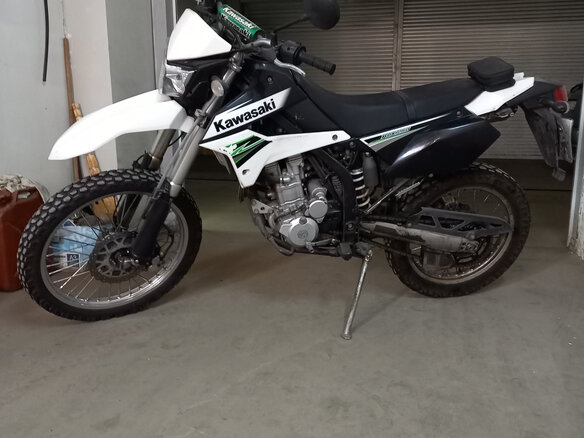 2011 Kawasaki KLX 250, белый - вид 2