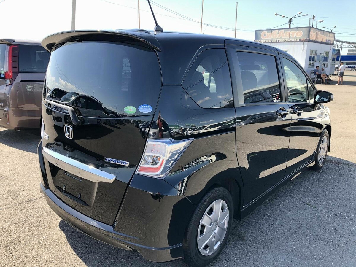 Honda freed i