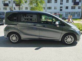 2012 Honda Freed I Рестайлинг, серый, 1350000 рублей, вид 4