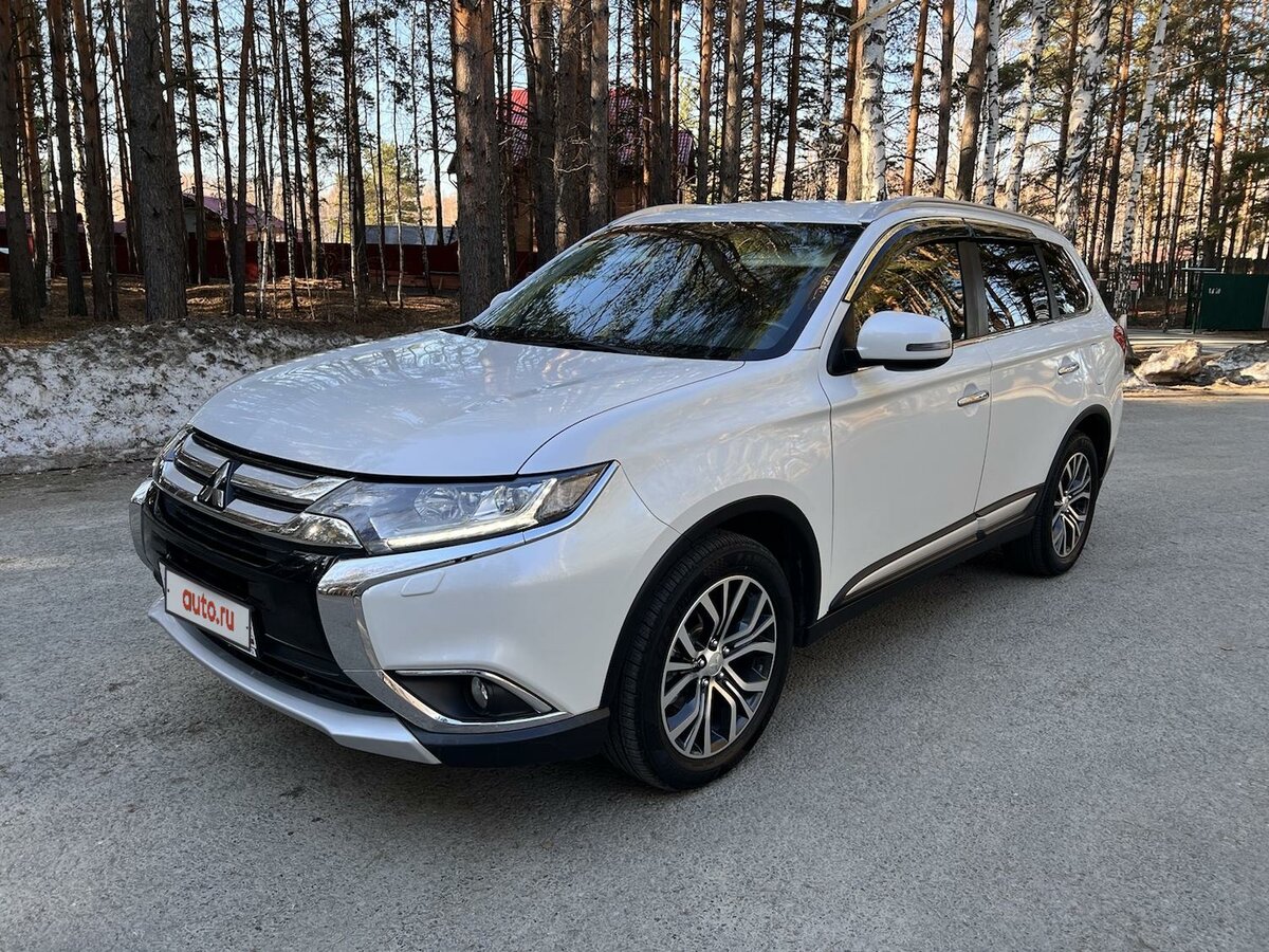 Купить б/у Mitsubishi Outlander III Рестайлинг 2 2.4 CVT (167 л.с.) 4WD ...
