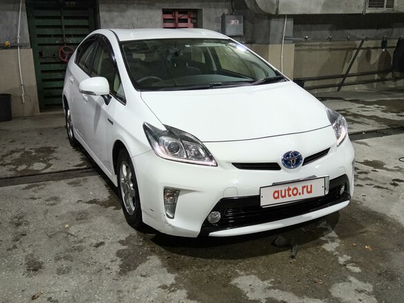 2012 Toyota Prius III Рестайлинг (XW30), белый, 1400000 рублей - вид 6