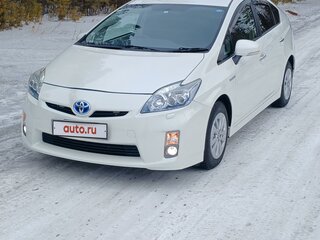 2011 Toyota Prius III Рестайлинг (XW30), белый, 990000 рублей, вид 1